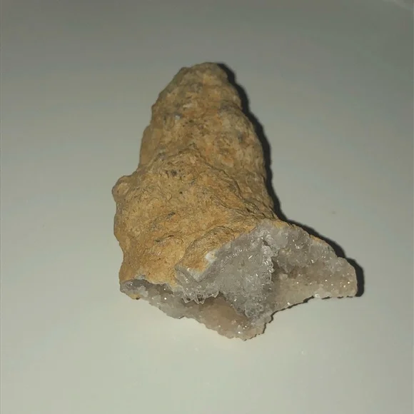 3 geodes 🤍💛 - Picture 2 of 3